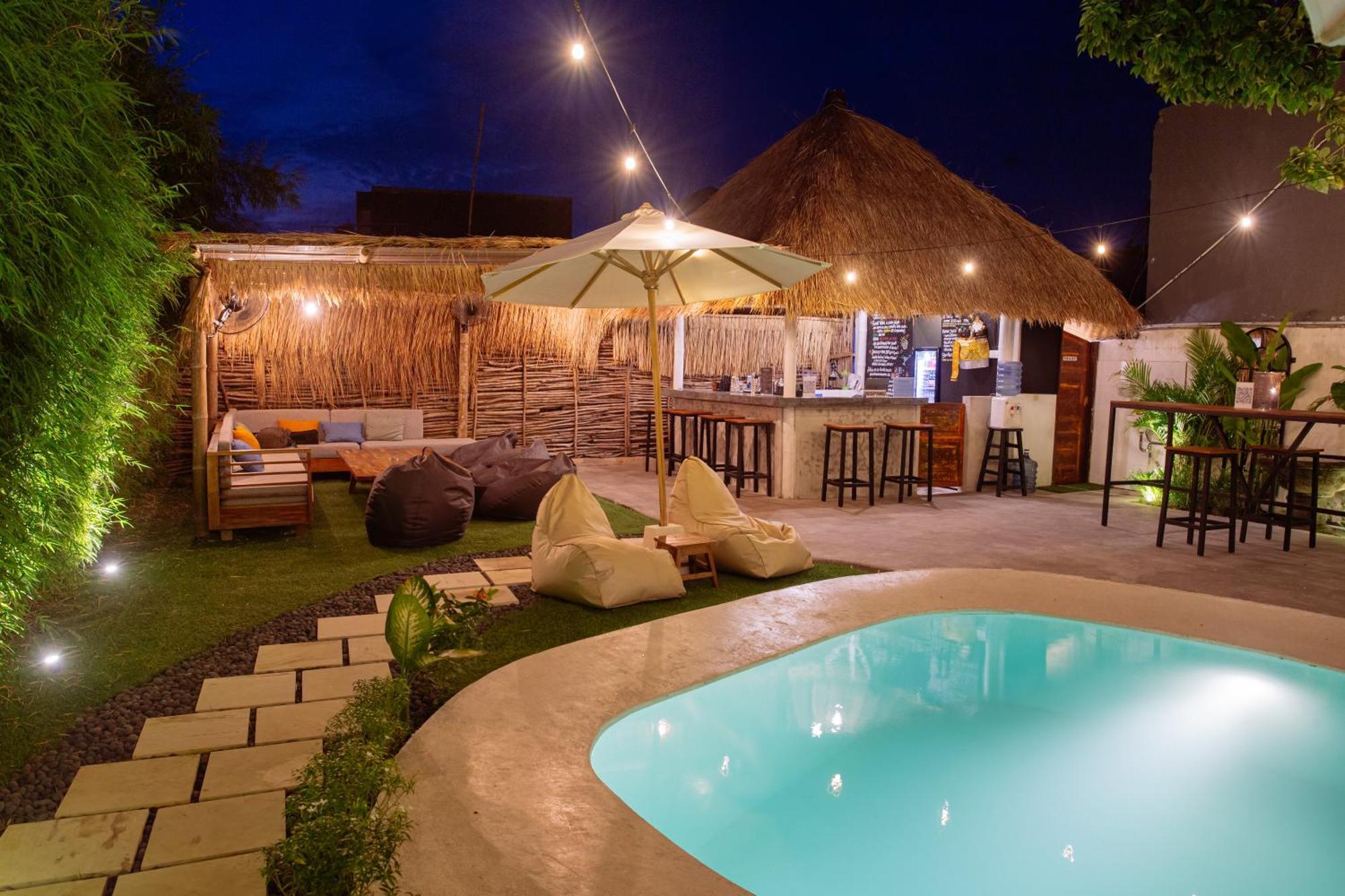 What The Duck Backpackers Canggu  Luaran gambar