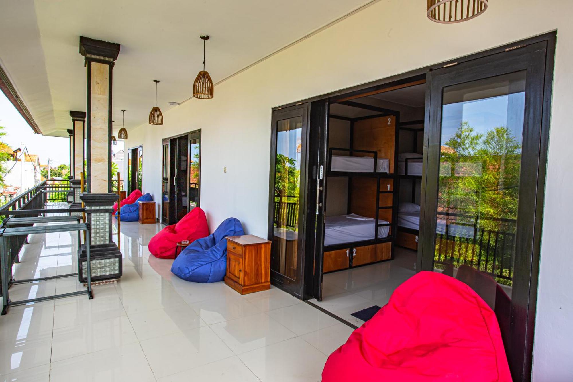 What The Duck Backpackers Canggu  Luaran gambar