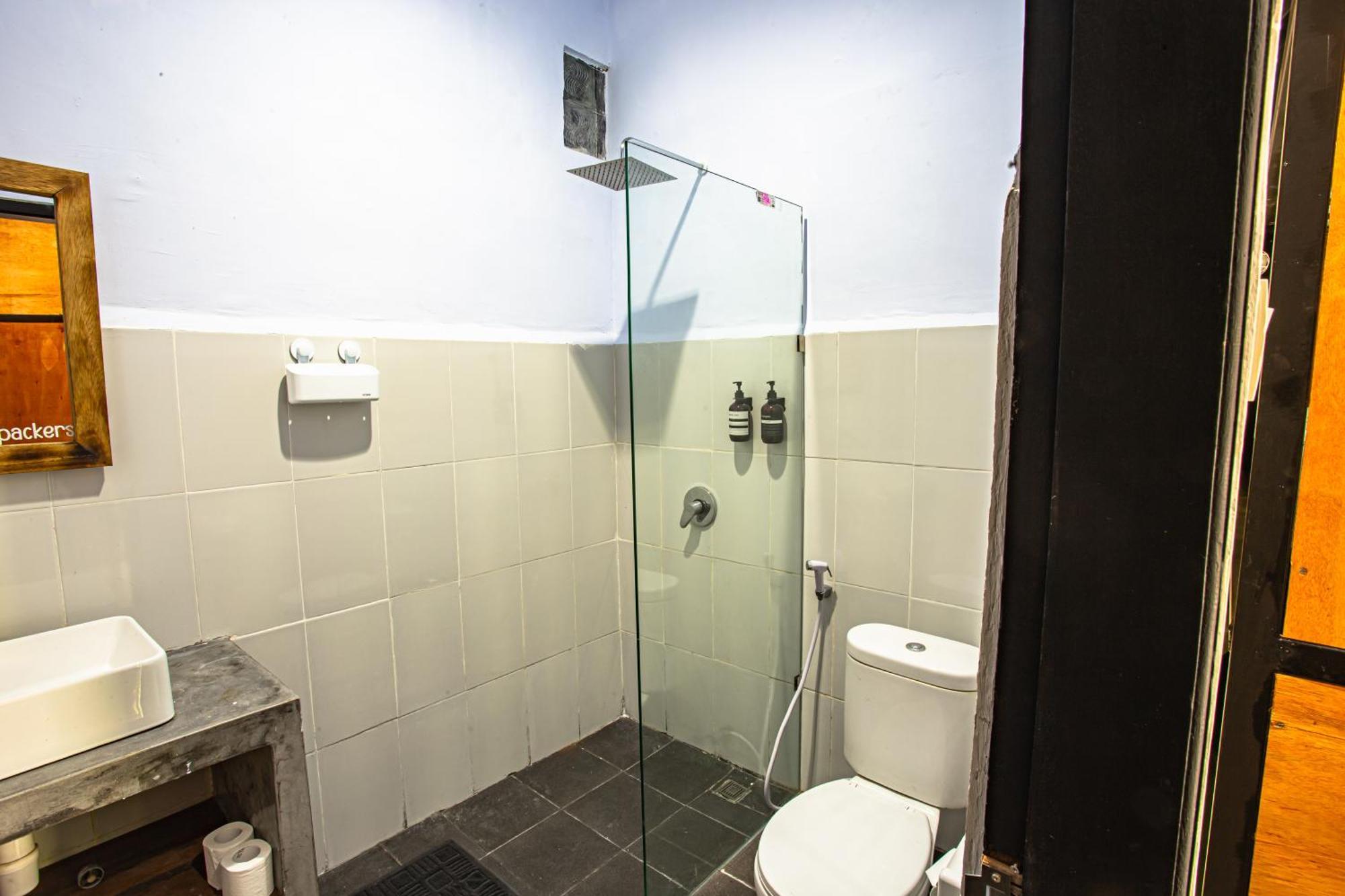 What The Duck Backpackers Canggu  Luaran gambar