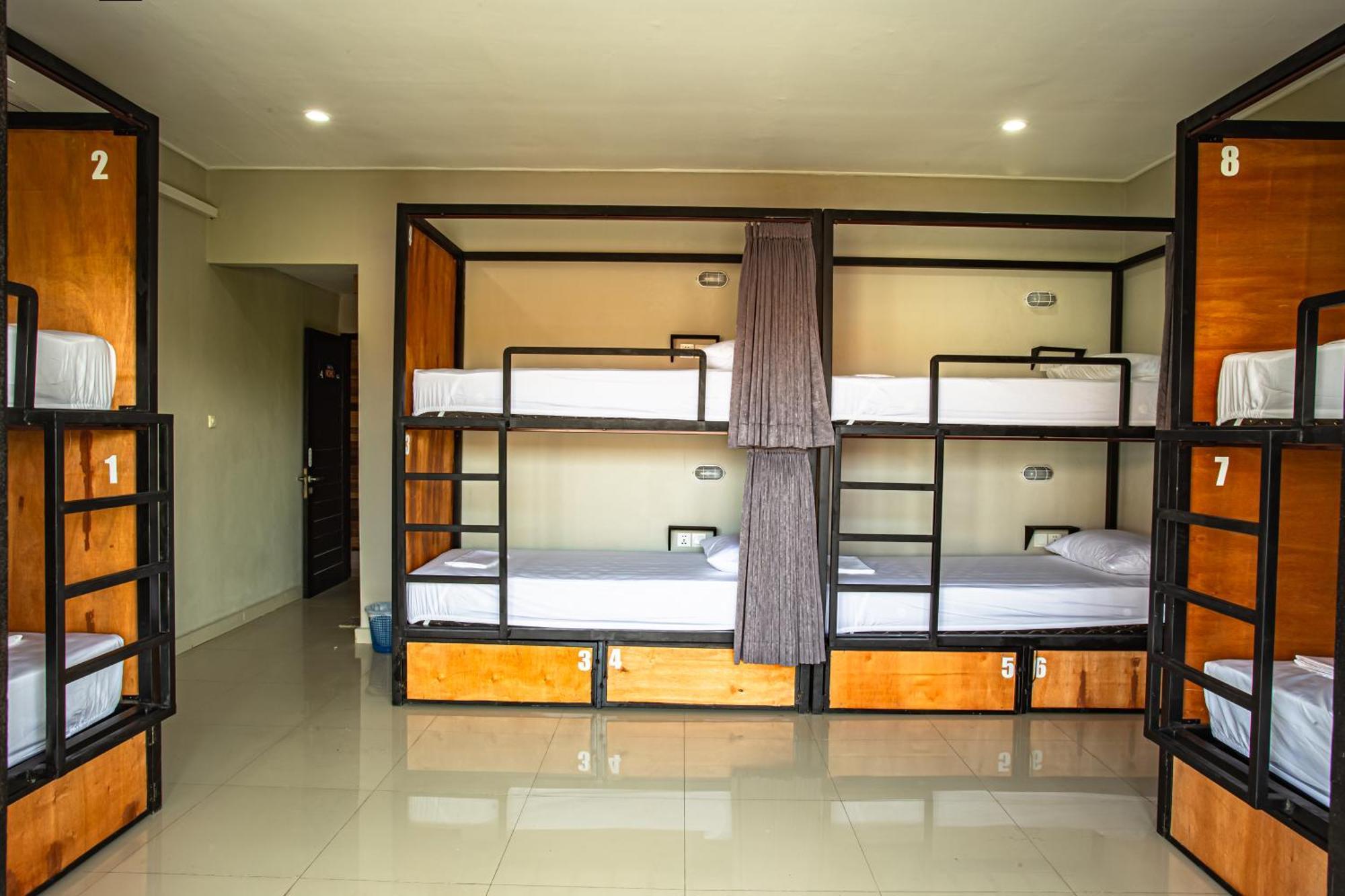 What The Duck Backpackers Canggu  Luaran gambar